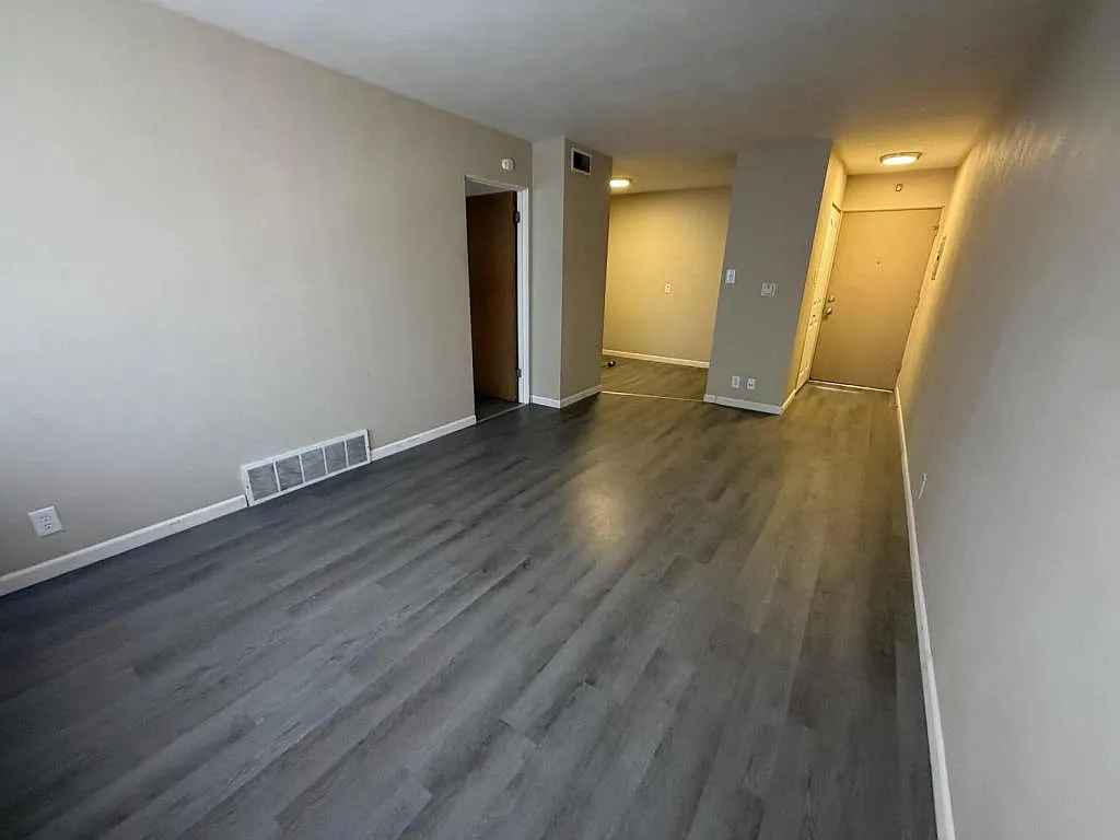3601 Holly Hills Blvd, apt 12 — Photo 3