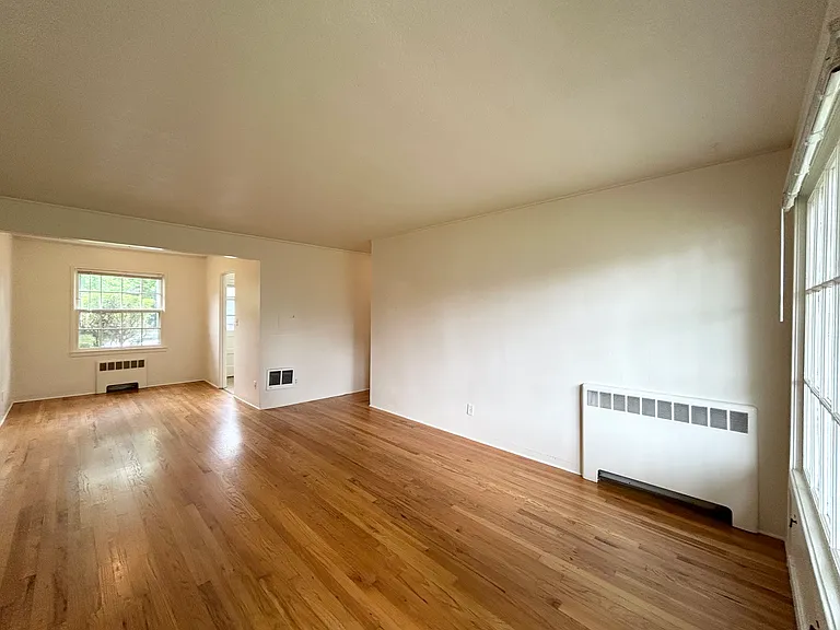 Britney Forest Apartments — Photo 9