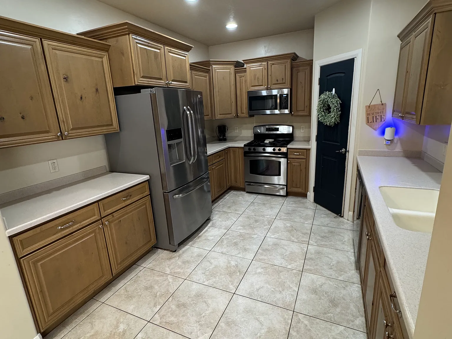 4 bed, 2200 sqft, $2,250 — Photo 4