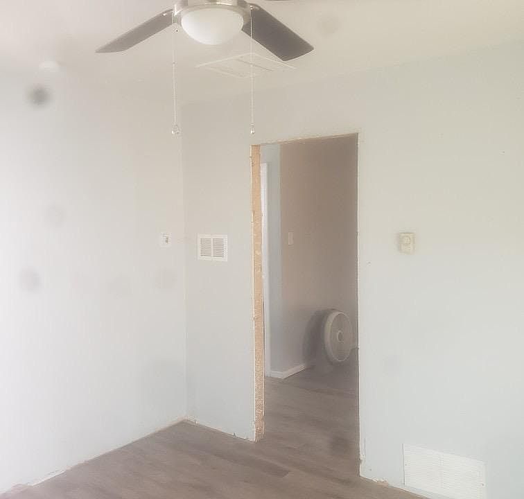 1st image of 3410 Crest Ave SE #1
