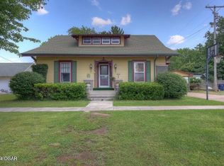 1418 Cleveland Ave, Baxter Springs, KS 66713