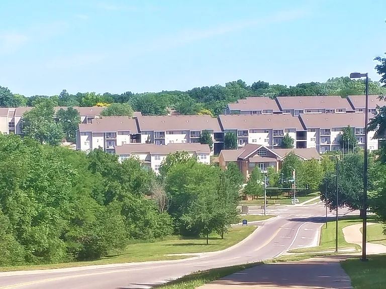 Meadowbrook Apartments — Photo 1