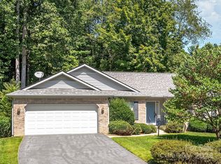 8 Pebble Beach Ct, Etowah, NC 28729