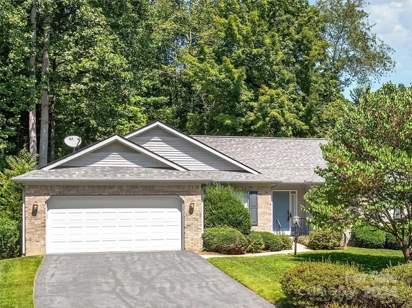 8 Pebble Beach Ct, Etowah, NC 28729