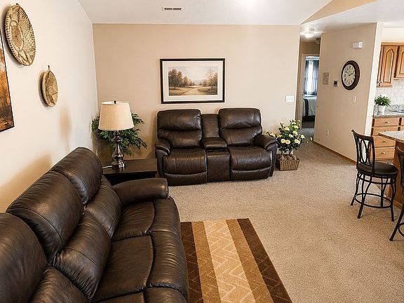 4th image of 1100 Jonathan Cir