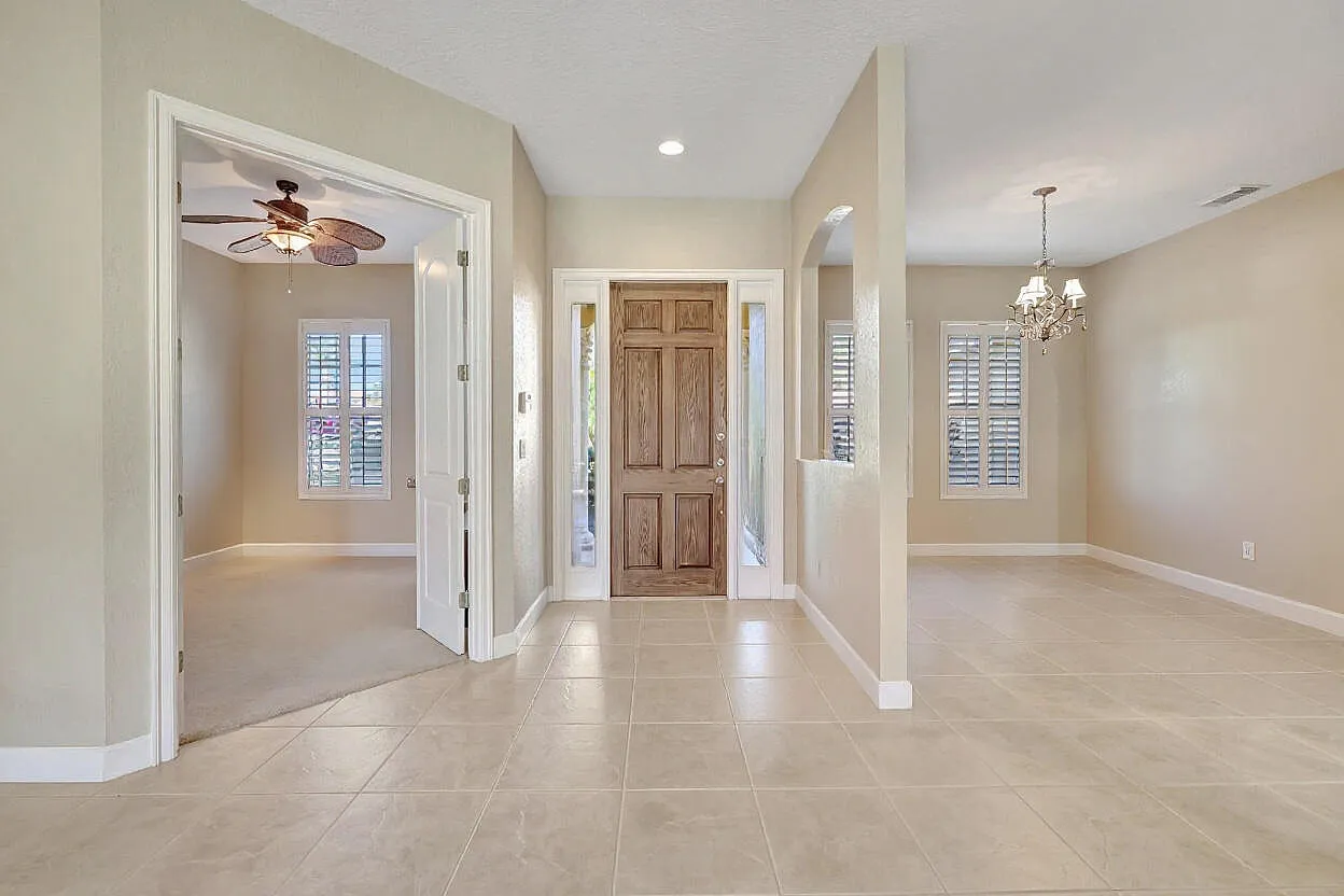 3 bed, 2.0 bath, 2341 sqft, $3,200 — Photo 4