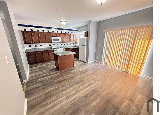 2571 Francis St — Photo 16
