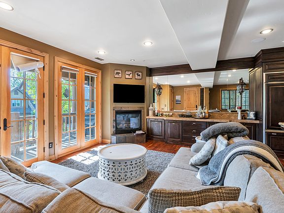 5th image of 3027 Lower Saddleback Rd