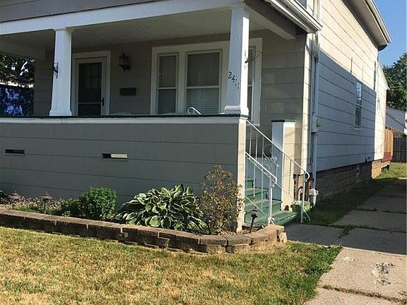 3rd image of 2411 Weston Ave
