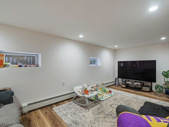 2nd image of 20 Alpine Rd