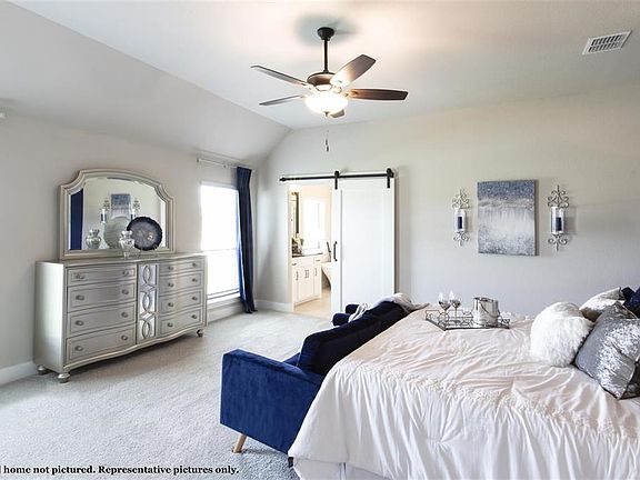 4th image of 1016 Forest Glen Ln