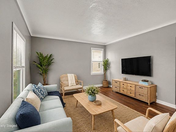 5th image of 20283 Bradford St