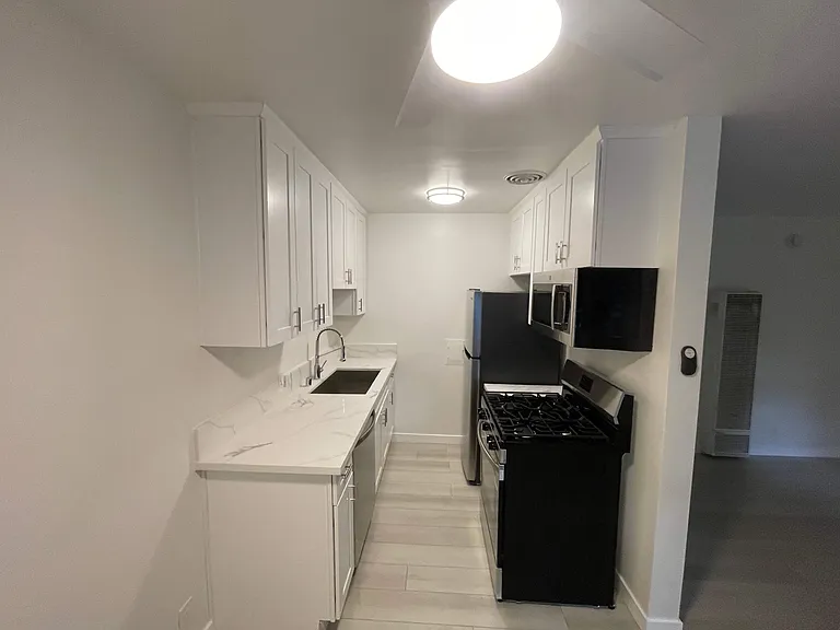 Navy Street Apartments — Photo 11