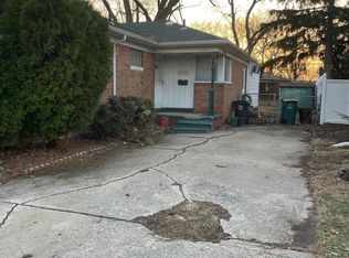 21901 Harding St, Oak Park, MI 48237