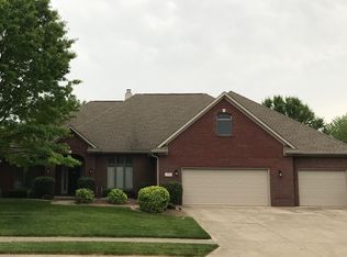 1104 Forest Commons Dr, Avon, IN 46123