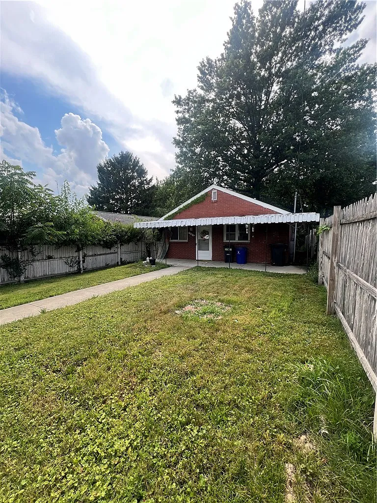 3 bed, 864 sqft, $1,500 — Photo 2