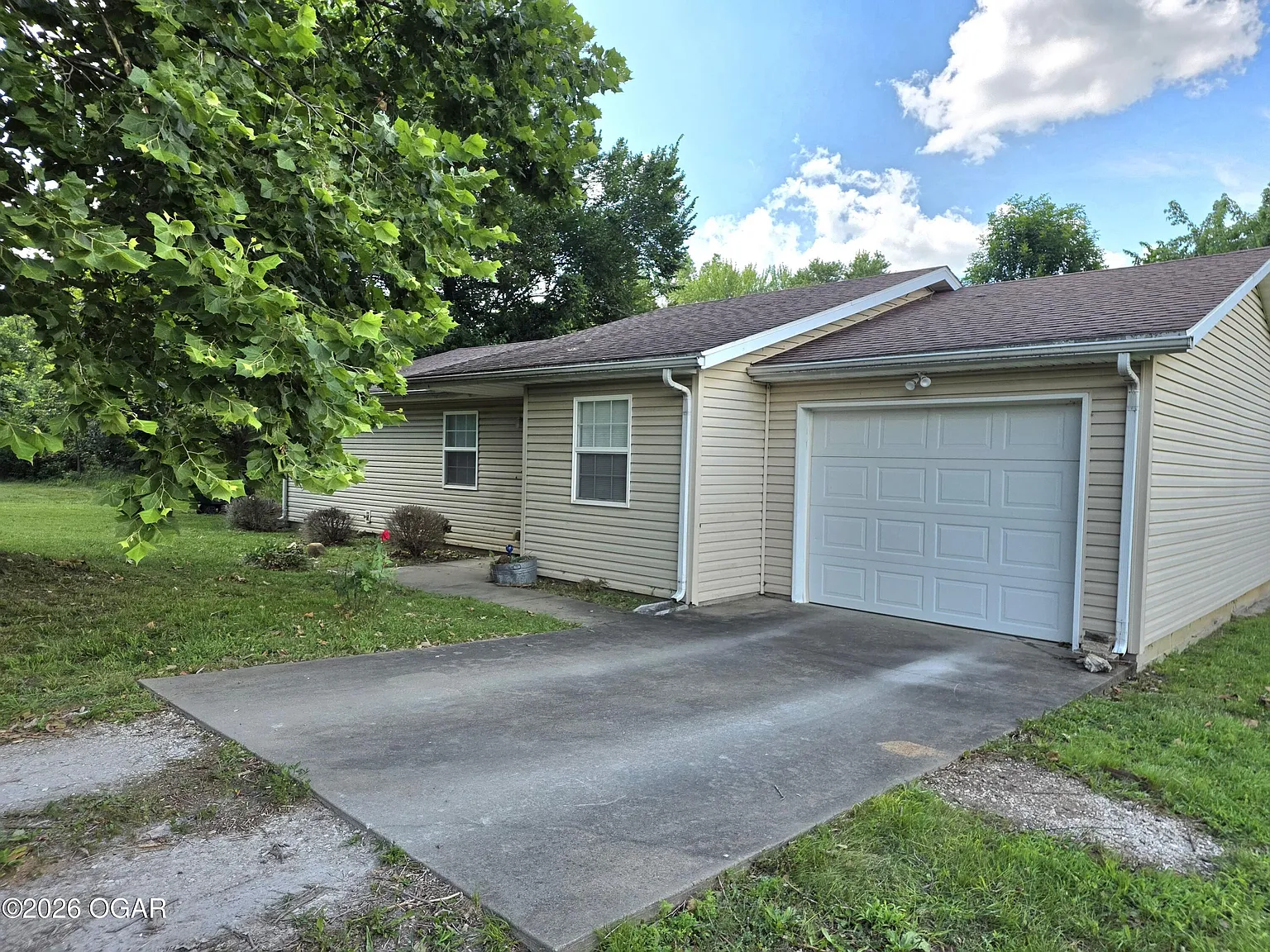 3 bed, 2.0 bath, 1250 sqft, $1,395 — Photo 1