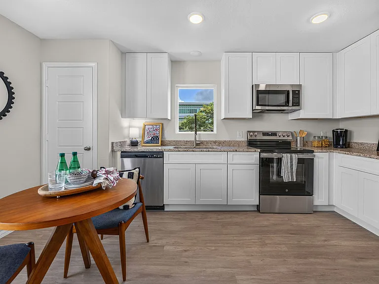 310 W Evergreen St #101 — Photo 4