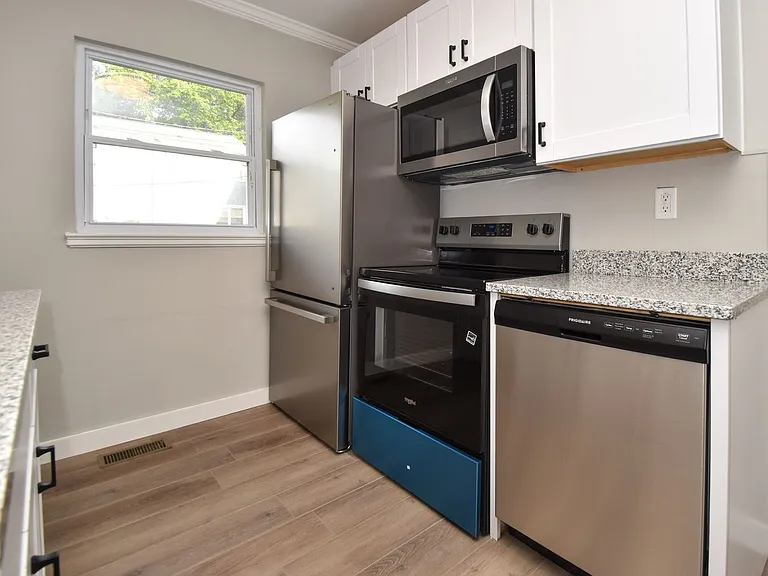 2500 Miller Park Cir #B — Photo 7