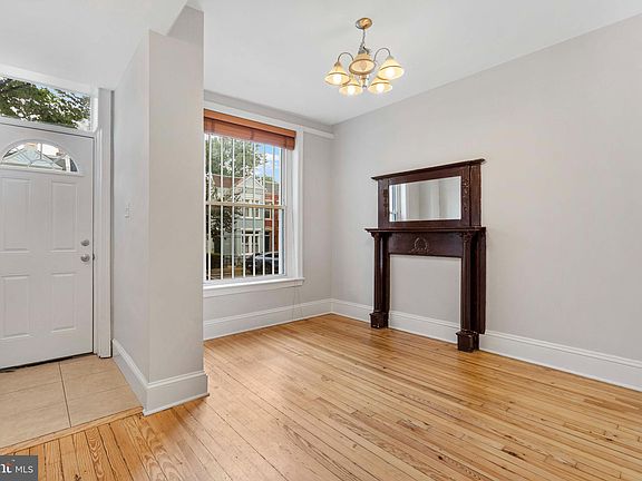 2nd image of 1221 D St NE