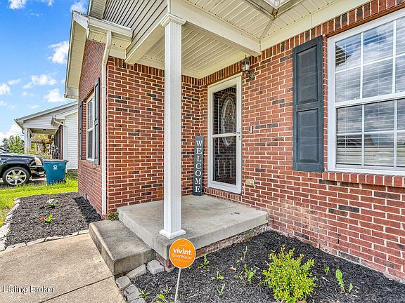 3rd image of 858 Tecumseh Dr