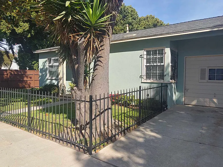 3804 Minerva Ave — Photo 1