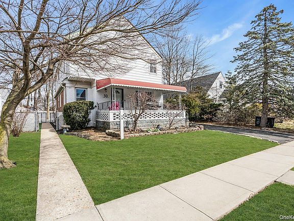 3rd image of 30 Norfolk Drive E