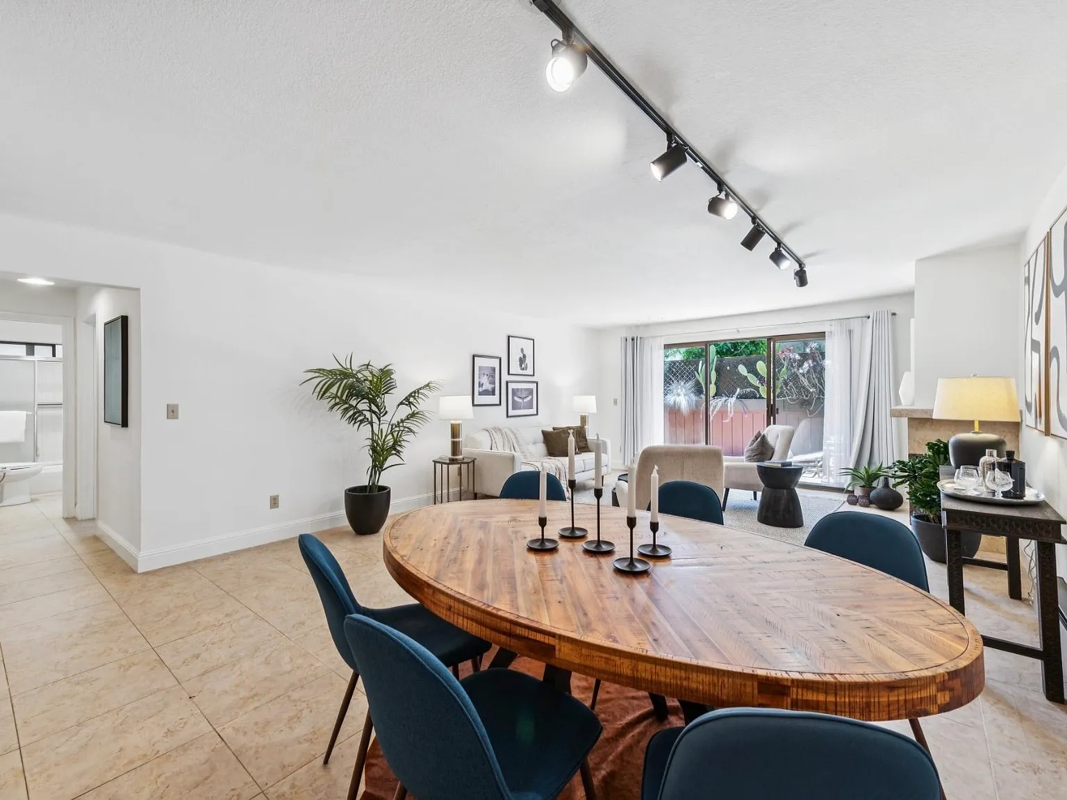 2 bed, 1.5 bath, 1122 sqft, $3,800 — Photo 2