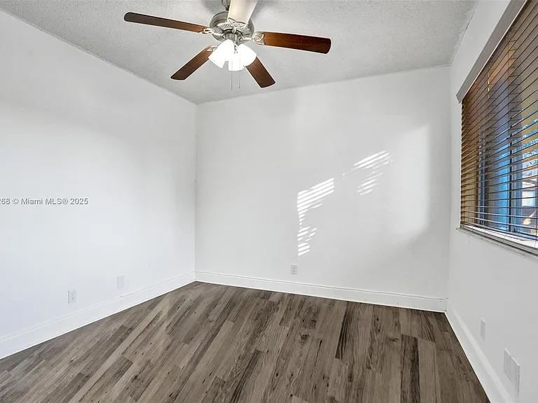 1233 Hampton Blvd — Photo 17