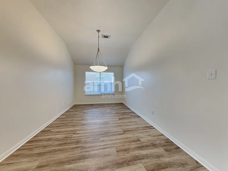 2518 Halstead Dr — Photo 5