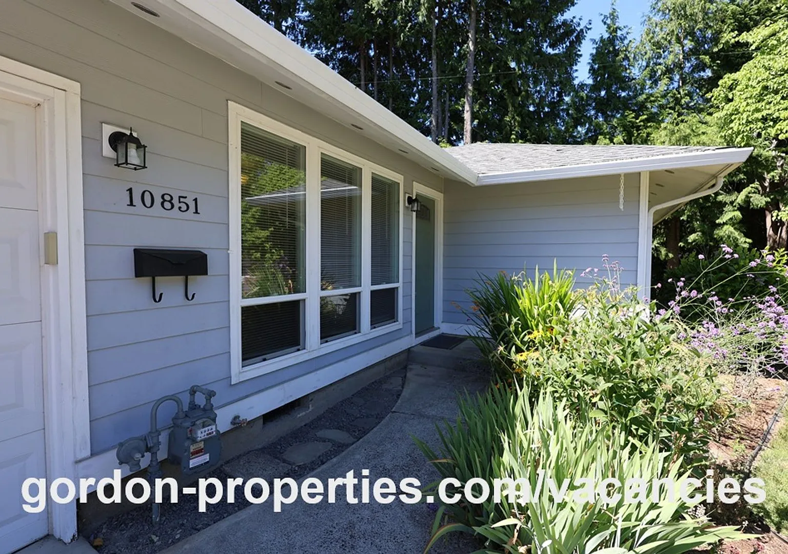 SE Garrett Dr - Milwaukie 3 bedroom with hardwood floors — Photo 1
