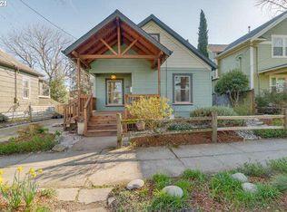 1566 SE Sherrett St, Portland, OR 97202