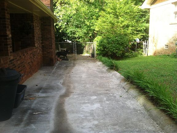 Extended Driveway-Fencing for Dogs