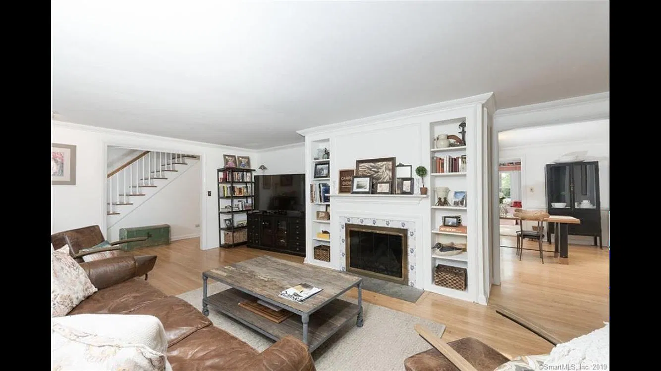 4 bed, 2933 sqft, $5,900 — Photo 2