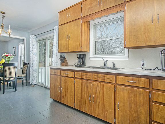 5th image of 1116 Woodlawn Ave