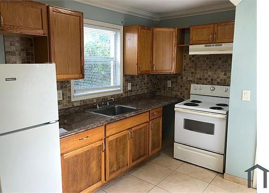 4th image of 820 9th St
