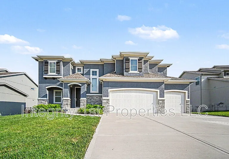 1304 NW 107th Ter — Photo 2