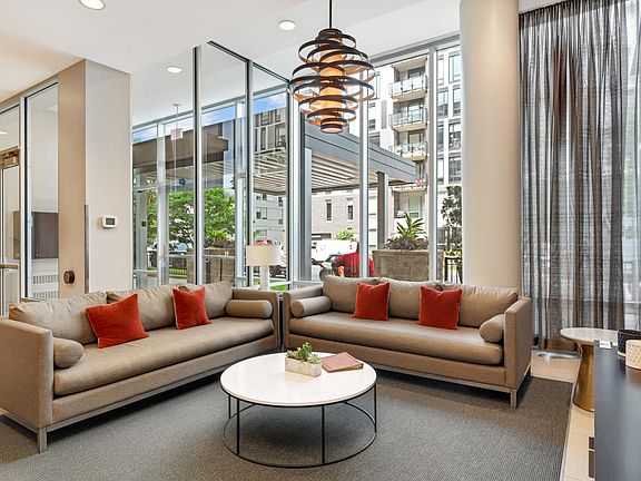 5th image of 215 10th Ave S Unit 907