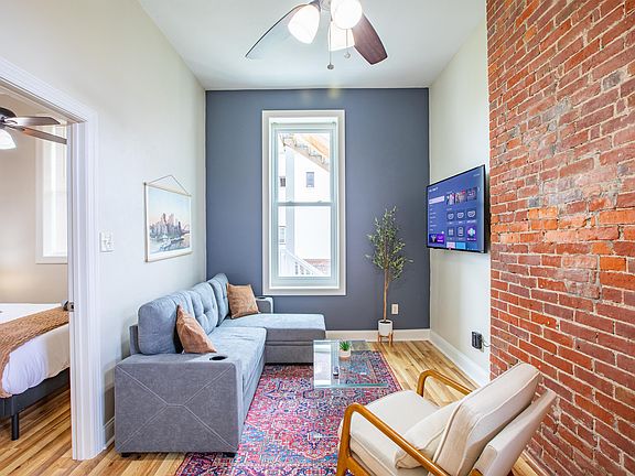5th image of 262 S Winebiddle St #4