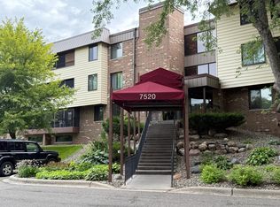 7520 Cahill Rd APT 203A, Edina, MN 55439