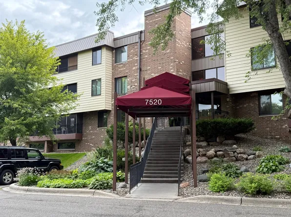 7520 Cahill Rd APT 203A, Edina, MN 55439