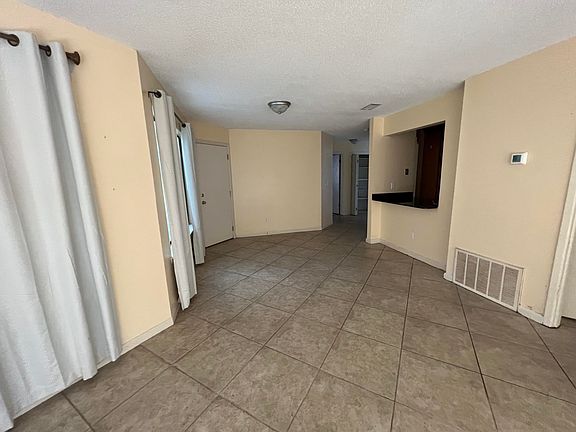3rd image of 55 Bay Dr APT 4103