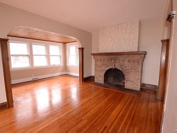 3rd image of 261 Voorhees Ave