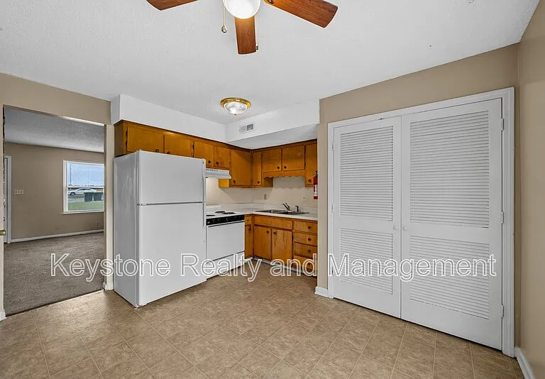 1070 Pembroke Oak Grove Rd #27 — Photo 6