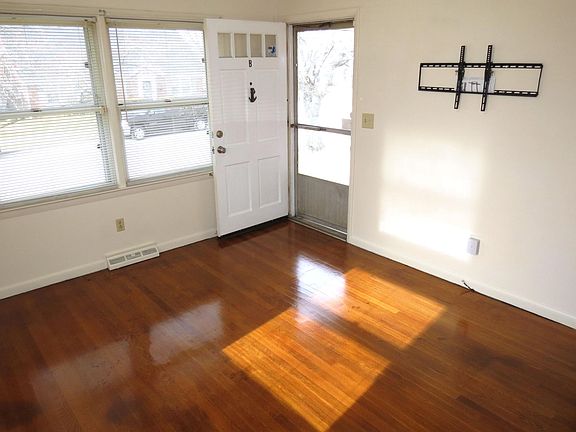 2nd image of 1854 Marietta Dr #B