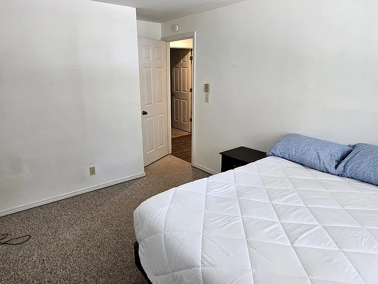 530 NW Carolyn Ln — Photo 22