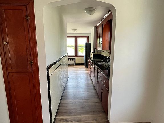 3rd image of 360 Sharon St Floor 2