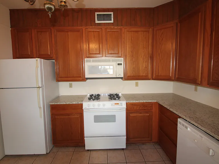 11 Fontainebleau Dr #A — Photo 18