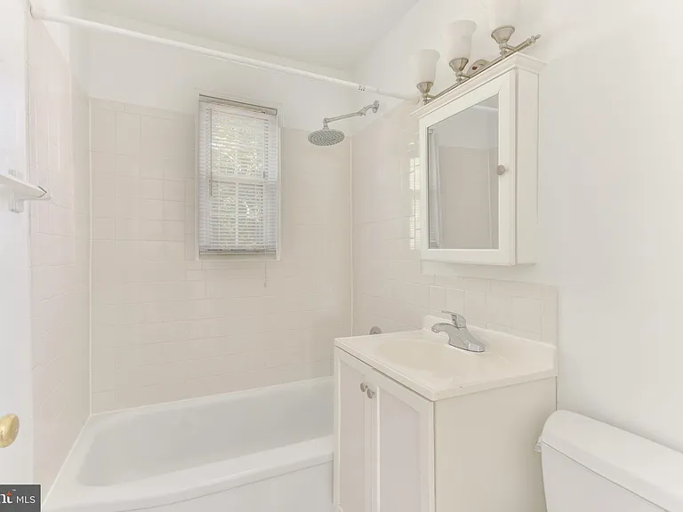 1423 N Nash St #208 — Photo 20