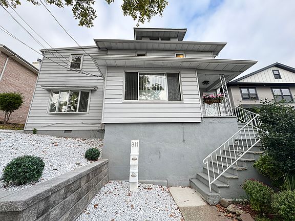 NICE NEIGHBORHOOD AND CONVINIENT LOCATION